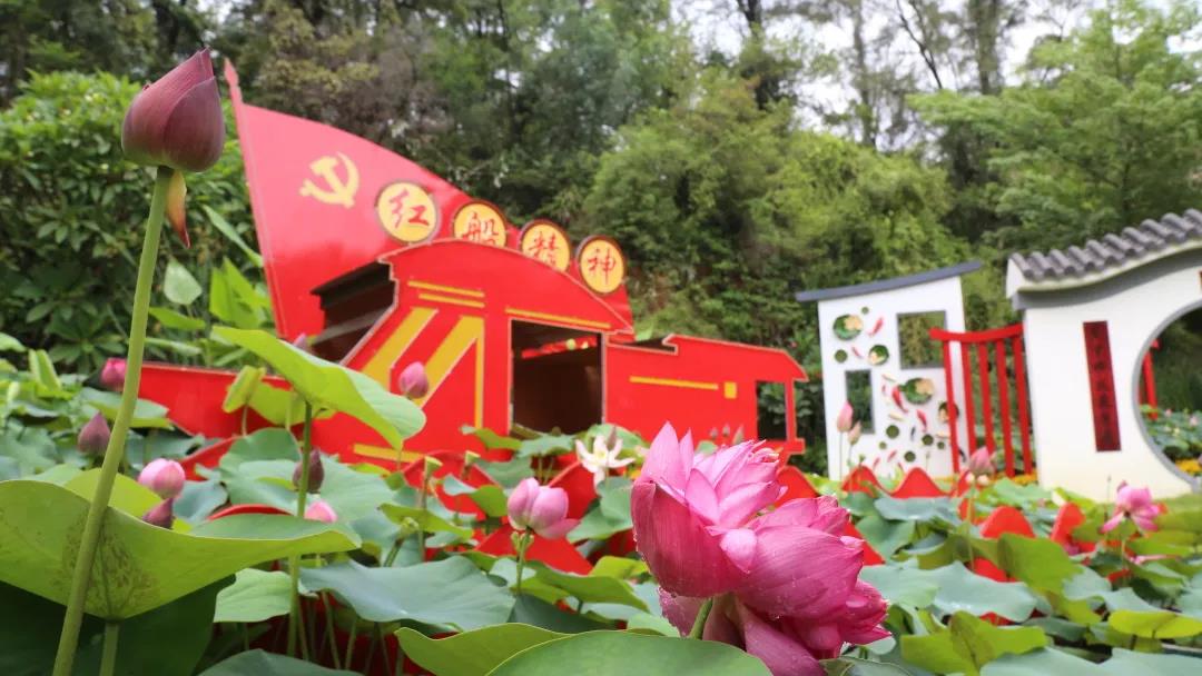 【转】广州番禺：“中国红”莲花山上绽放