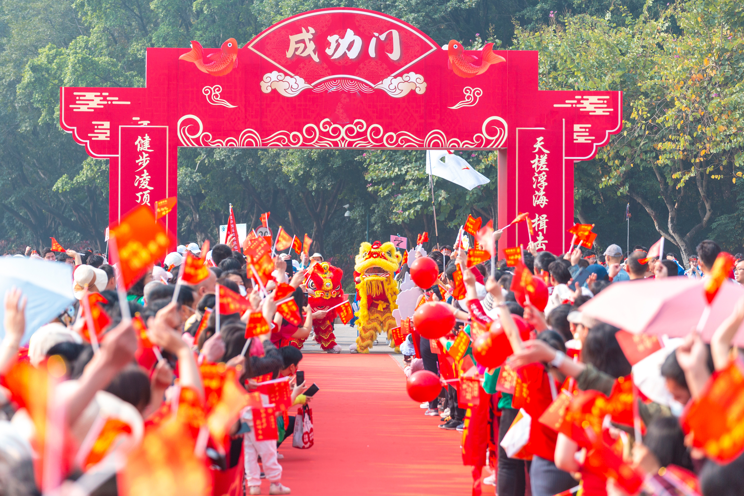 擎千年文脉，立百日宏誓！广州莲花山点燃湾区少年雄心